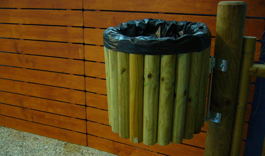 Porta rifiuti Masai in legno